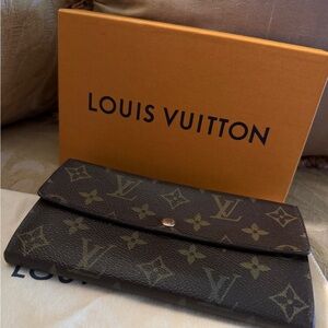 Louis Vuitton Monogram Canvas Wallet with COA preowned
